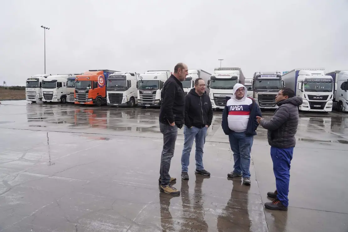 El cierre preventivo por nieve dej&oacute; m&aacute;s de 800 transportistas inmovilizados durante m&aacute;s de 21 horas en los accesos entre Asturias y Le&oacute;n y provoc&oacute; una dura reacci&oacute;n del sector. Foto: Campillo