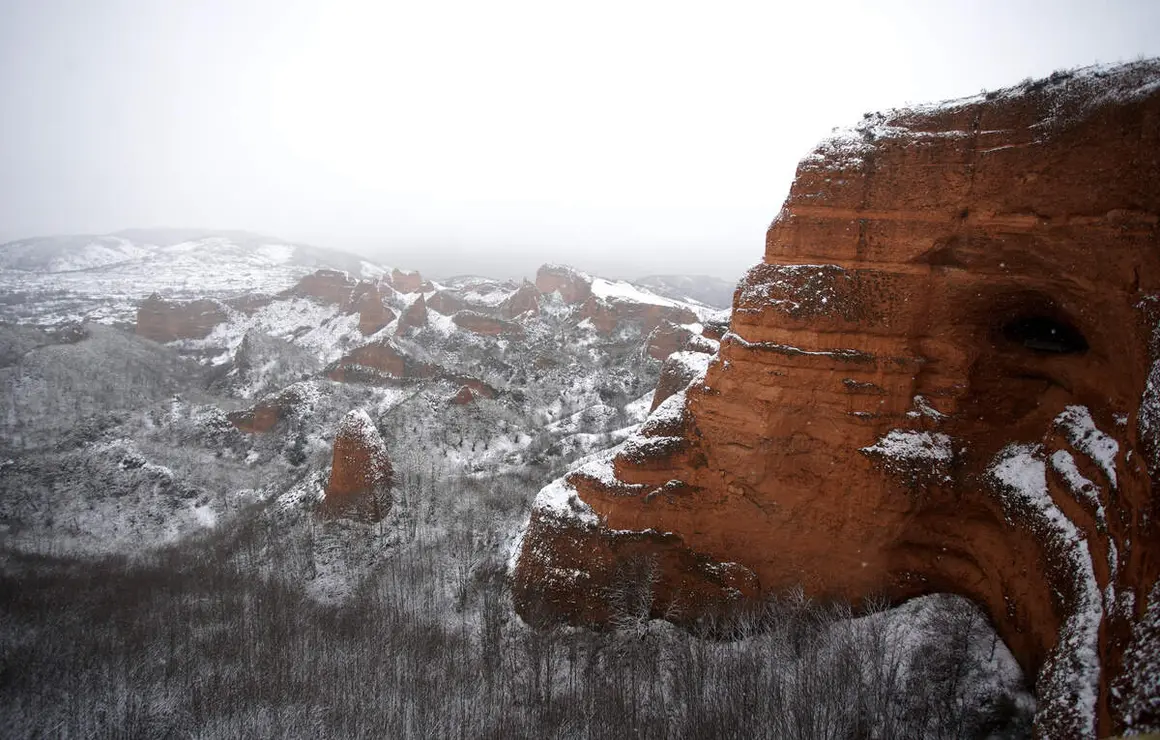 Temporal de nieve en el paraje natural de Las M&eacute;dulas (Le&oacute;n)