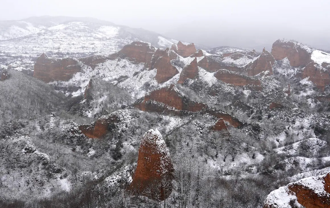 Temporal de nieve en el paraje natural de Las M&eacute;dulas (Le&oacute;n)