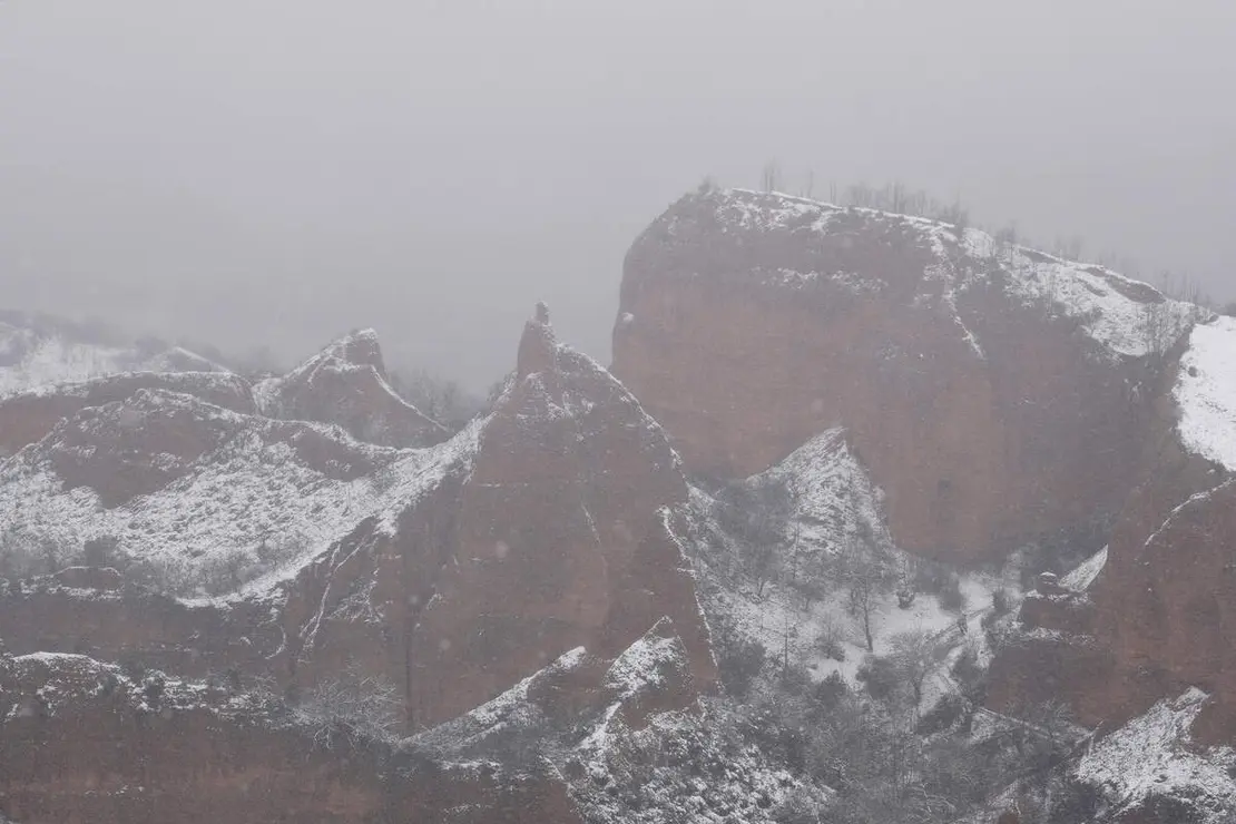 Temporal de nieve en el paraje natural de Las M&eacute;dulas (Le&oacute;n)