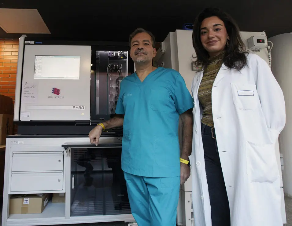 Los pat&oacute;logos del hospital El Bierzo de Ponferrada, &Aacute;ngel Fern&aacute;ndez y Zita &Aacute;lvarez