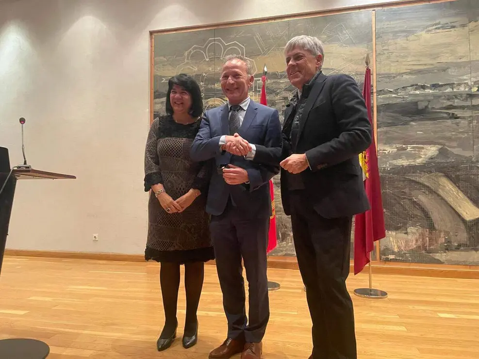 El delegado territorial de la Junta de Castilla y Le&oacute;n en Le&oacute;n, Eduardo Diego, presidi&oacute; el acto de entrega de 322 distinciones a empleados p&uacute;blicos por su permanencia en el servicio y jubilaci&oacute;n, con medallas de bronce, plata y oro por 15, 25 y 35 a&ntilde;os de trayectoria, y placas a los jubilados.