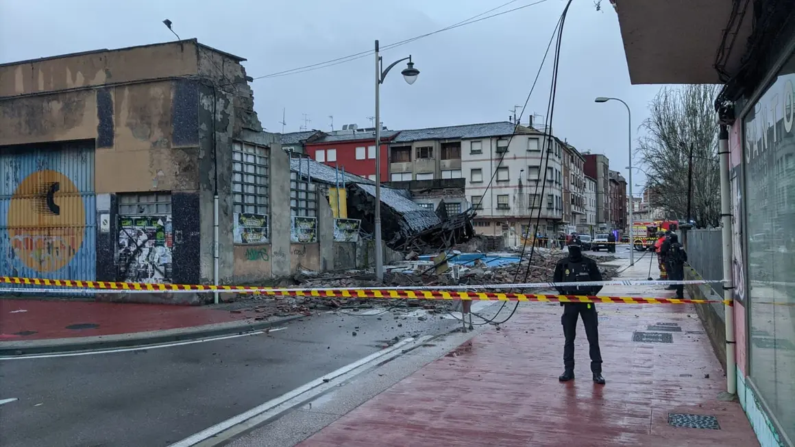 Derrumbe del garaje Garnelo en Ponferrada. / &Aacute;E