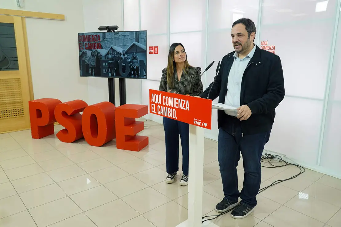 Los candidatos del Partido Socialista de Le&oacute;n a las Cortes de Castilla y Le&oacute;n, Nuria Rubio y Benjam&iacute;n Fern&aacute;ndez, informan sobre la actualidad pol&iacute;tica