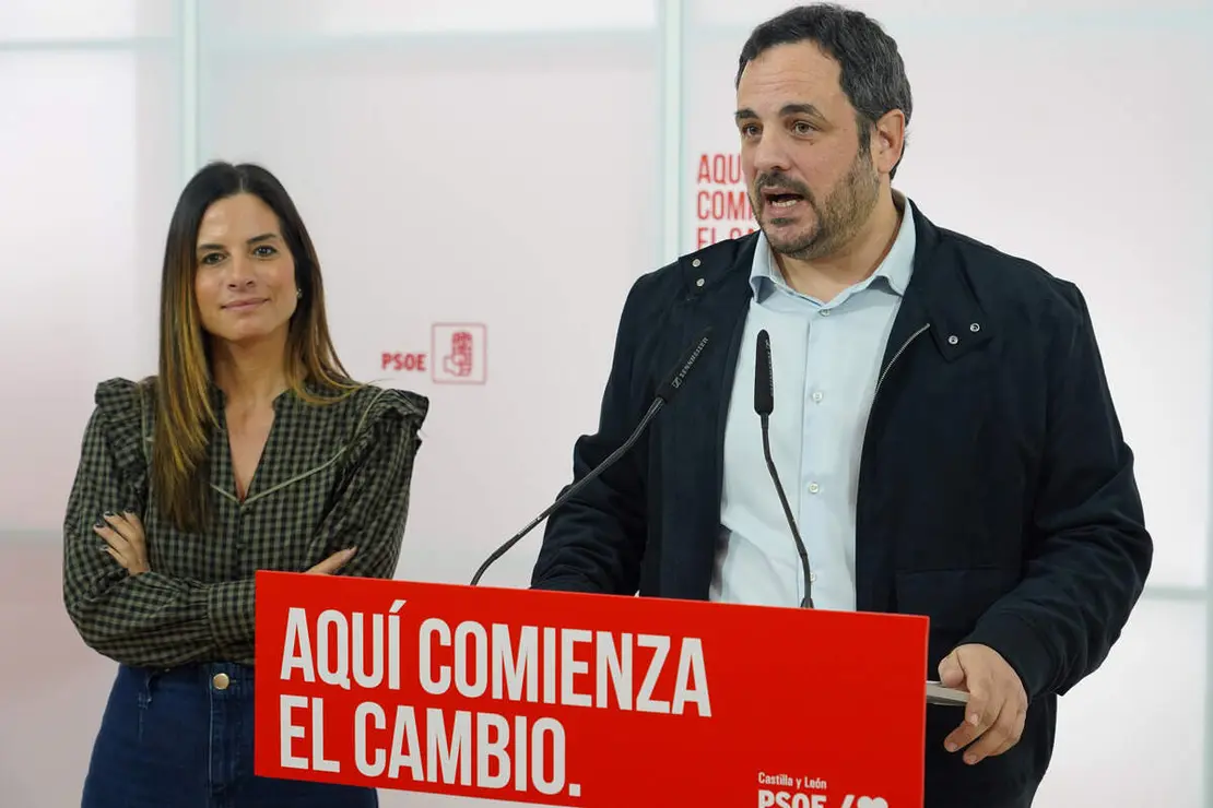 Los candidatos del Partido Socialista de Le&oacute;n a las Cortes de Castilla y Le&oacute;n, Nuria Rubio y Benjam&iacute;n Fern&aacute;ndez, informan sobre la actualidad pol&iacute;tica