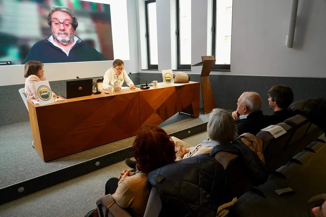 La Plataforma en Defensa del Ferrocarril de V&iacute;a Estrecha en Le&oacute;n presenta un informe t&eacute;cnico-jur&iacute;dico con soluciones para la integraci&oacute;n de Feve en la ciudad