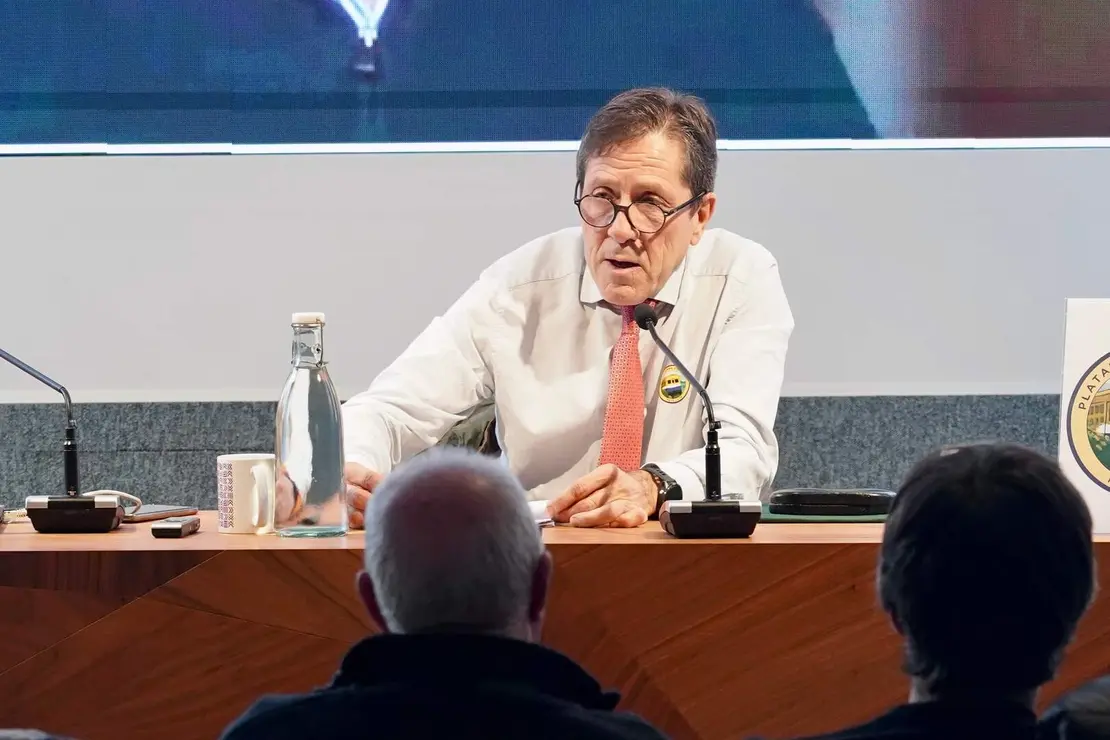 La Plataforma en Defensa del Ferrocarril de V&iacute;a Estrecha en Le&oacute;n presenta un informe t&eacute;cnico-jur&iacute;dico con soluciones para la integraci&oacute;n de Feve en la ciudad