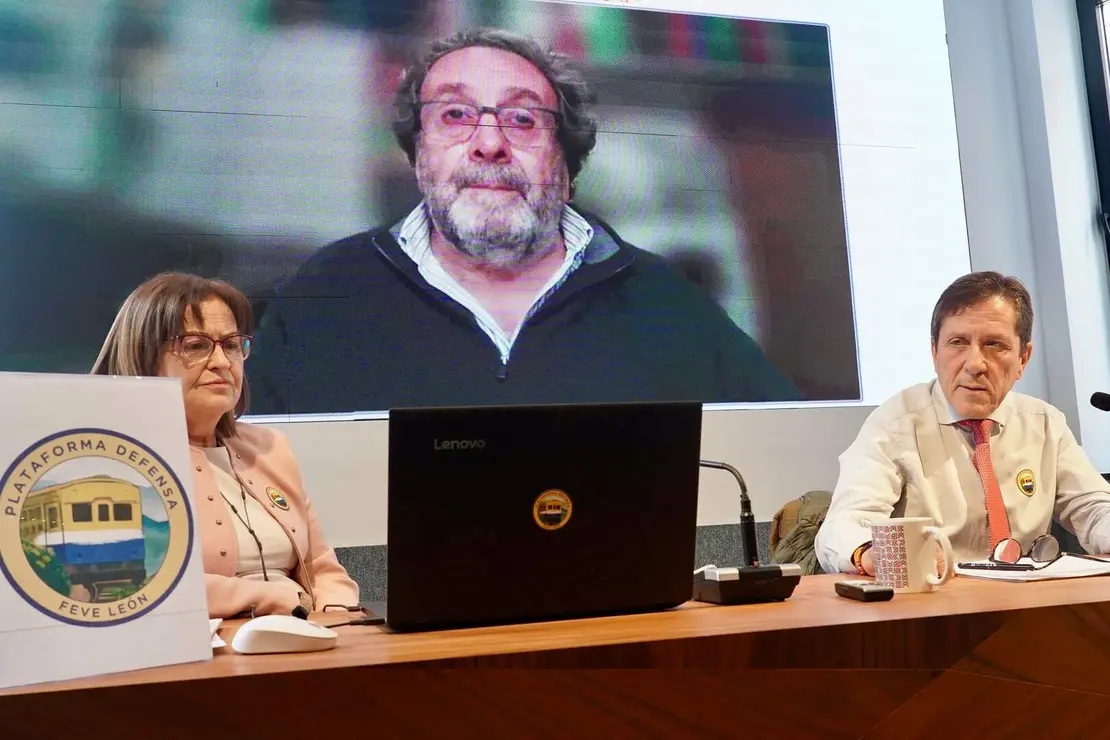 La Plataforma en Defensa del Ferrocarril de V&iacute;a Estrecha en Le&oacute;n presenta un informe t&eacute;cnico-jur&iacute;dico con soluciones para la integraci&oacute;n de Feve en la ciudad