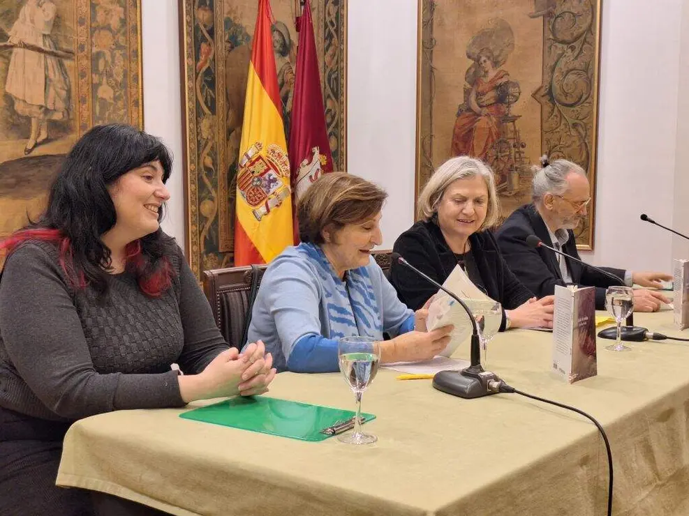 Presentaci&oacute;n de 'Ante el est&iacute;o' de Catalina Bello en la Casa de Le&oacute;n en Madrid. Foto: Casa de Le&oacute;n.