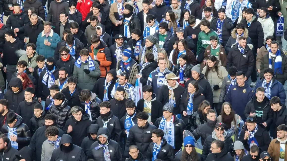 Aficionados del Deportivo, este s&aacute;bado, en el corteo rumbo al Reino de Le&oacute;n.