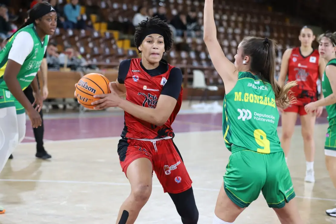 El Mipelletymas BF Le&oacute;n firm&oacute; una victoria s&oacute;lida y muy completa ante el CB Arxil (83-60) en el Palacio Municipal de Deportes, en un encuentro que fue de menos a m&aacute;s para el conjunto leon&eacute;s y que qued&oacute; pr&aacute;cticamente sentenciado tras un brillante tercer cuarto. Fotos: Isaac Llamazares