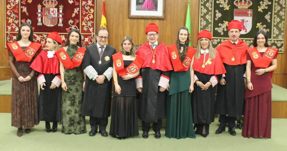 La Facultad de Derecho de la Universidad de Le&oacute;n (ULE) celebr&oacute; este s&aacute;bado&nbsp;la festividad de su patrono, San Raimundo de Pe&ntilde;afort, con un solemne acto acad&eacute;mico de graduaci&oacute;n de los 75 egresados del curso 2025-2026.&nbsp;Fotos: ULE.