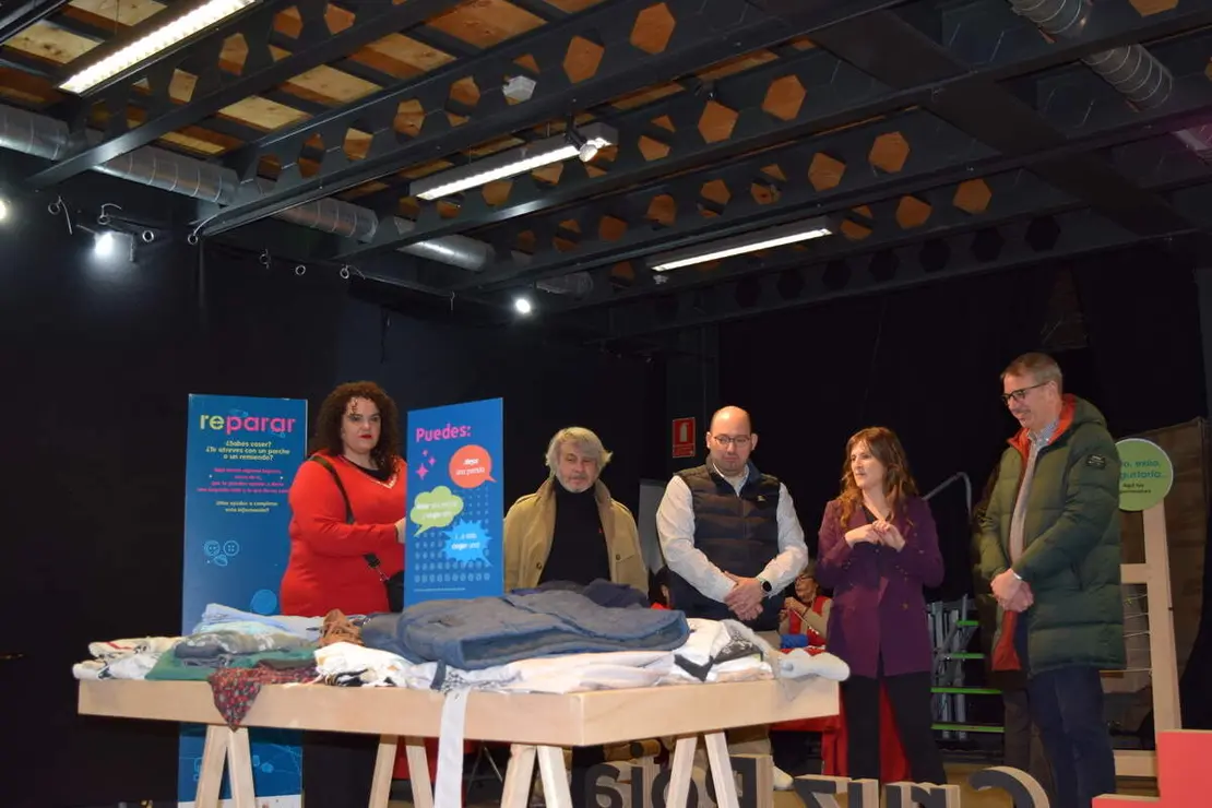 IMG MUCHA TELA LE&Oacute;N (5)