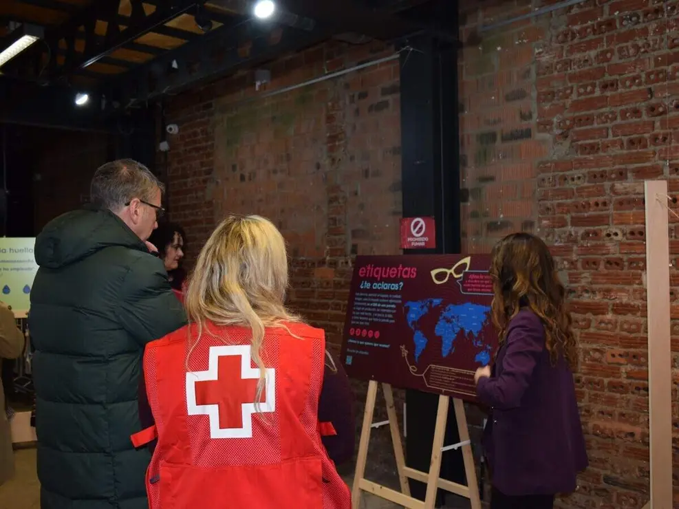 IMG MUCHA TELA LE&Oacute;N 1