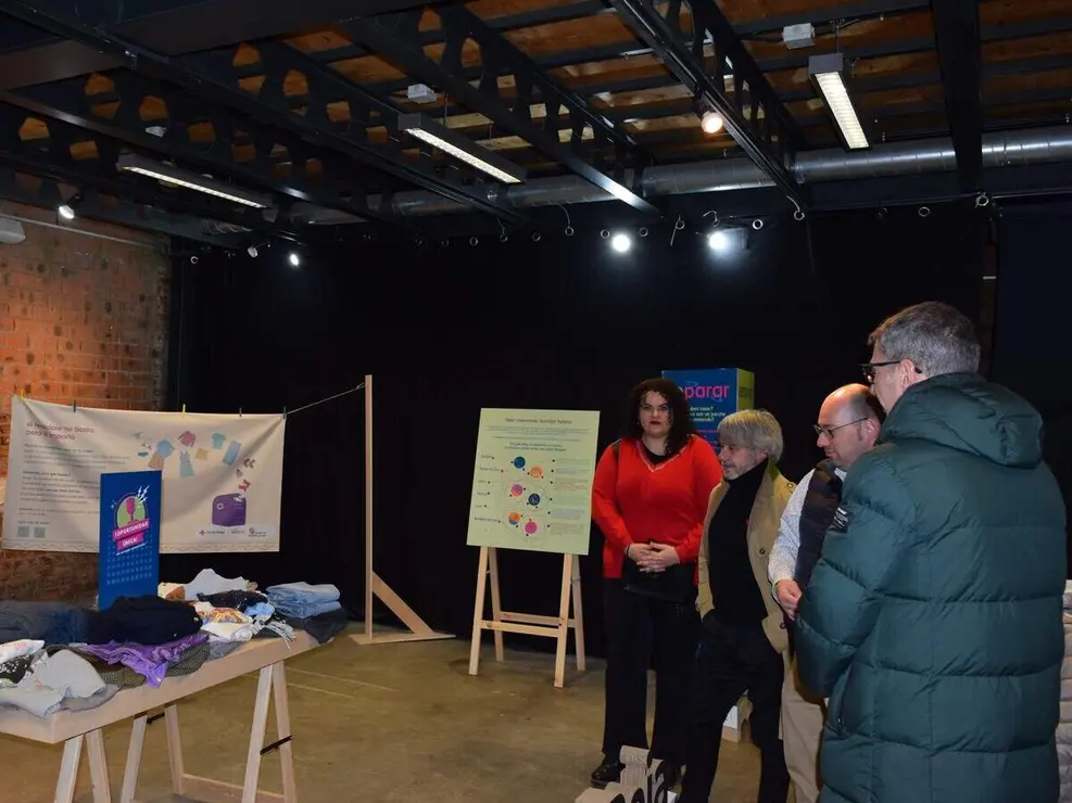 IMG MUCHA TELA LE&Oacute;N