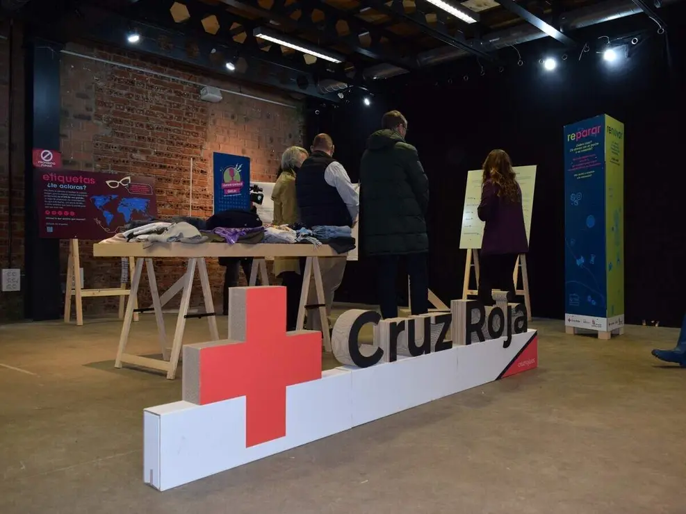 IMG MUCHA TELA LE&Oacute;N 2