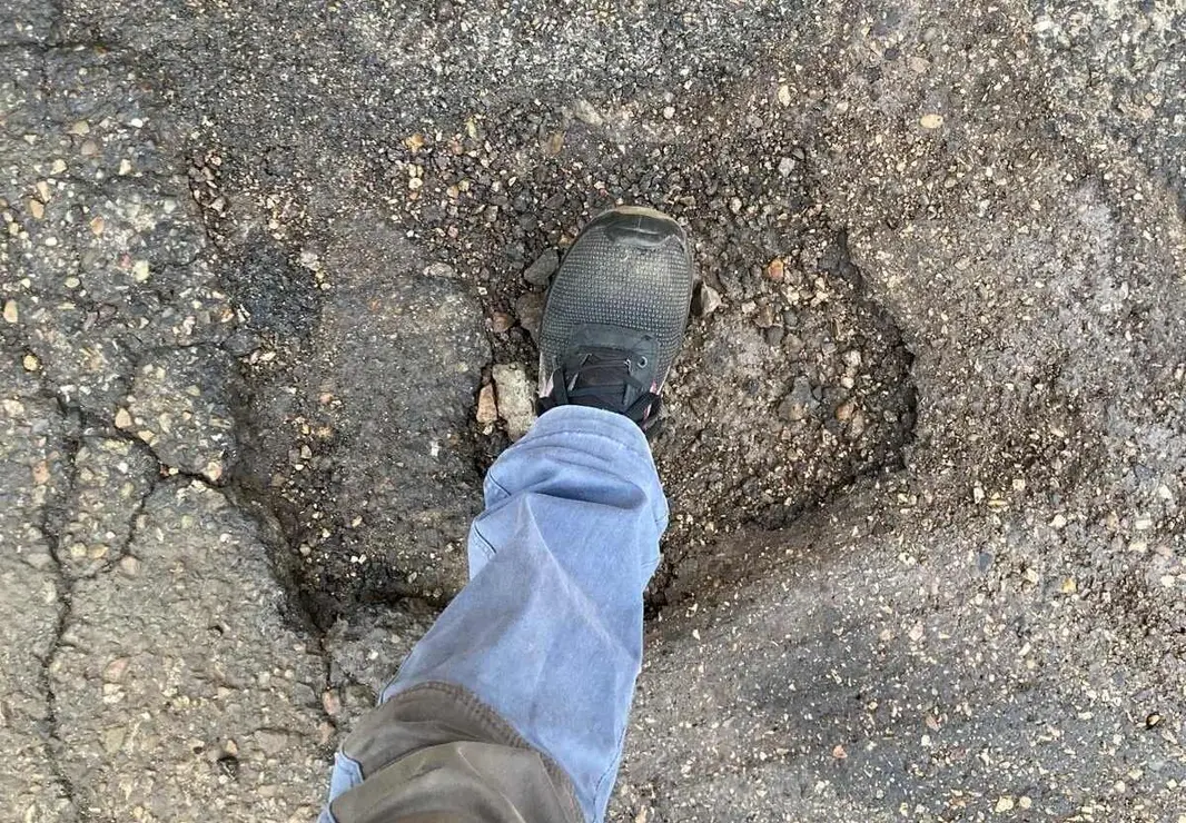 El Ayuntamiento de Santa Mar&iacute;a del P&aacute;ramo ha vuelto a denunciar p&uacute;blicamente el mal estado de las carreteras de titularidad auton&oacute;mica que atraviesan el municipio, una situaci&oacute;n que atribuye a la &ldquo;falta absoluta de mantenimiento&rdquo; por parte de la Junta de Castilla y Le&oacute;n.