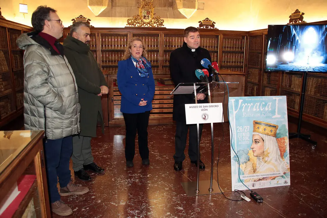 Presentaci&oacute;n de la &oacute;pera &lsquo;Urraca I. Reina con Reino&rsquo; con motivo del 900 aniversario de su fallecimiento con la intervenci&oacute;n del abad de la Real Colegiata de san Isidoro, Luis Garc&iacute;a, la directora del Museo de san Isidoro, Raquel Ja&eacute;n, el director art&iacute;stico y tenor, Jos&eacute; Concepci&oacute;n, y el compositor Igor Escudero