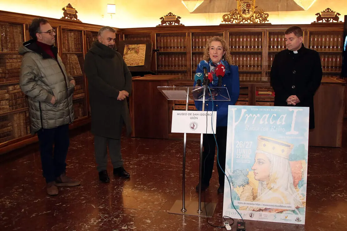 Presentaci&oacute;n de la &oacute;pera &lsquo;Urraca I. Reina con Reino&rsquo; con motivo del 900 aniversario de su fallecimiento con la intervenci&oacute;n del abad de la Real Colegiata de san Isidoro, Luis Garc&iacute;a, la directora del Museo de san Isidoro, Raquel Ja&eacute;n, el director art&iacute;stico y tenor, Jos&eacute; Concepci&oacute;n, y el compositor Igor Escudero