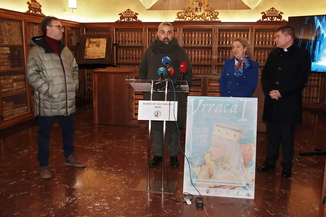 Presentaci&oacute;n de la &oacute;pera &lsquo;Urraca I. Reina con Reino&rsquo; con motivo del 900 aniversario de su fallecimiento con la intervenci&oacute;n del abad de la Real Colegiata de san Isidoro, Luis Garc&iacute;a, la directora del Museo de san Isidoro, Raquel Ja&eacute;n, el director art&iacute;stico y tenor, Jos&eacute; Concepci&oacute;n, y el compositor Igor Escudero