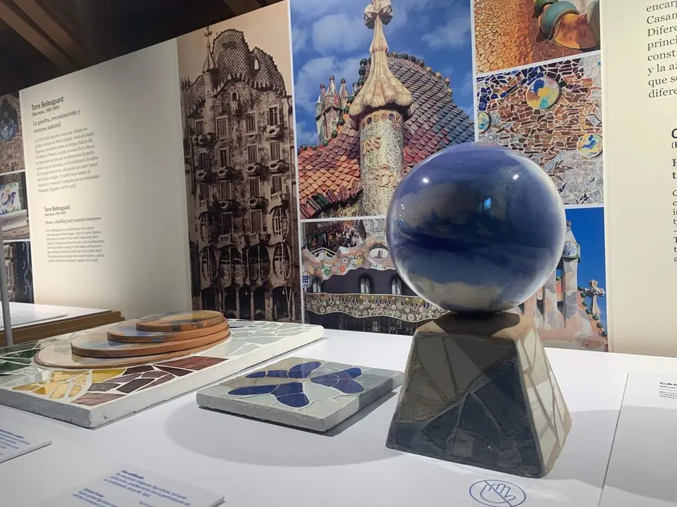 Presentaci&oacute;n de la exposici&oacute;n temporal &lsquo;Gaud&iacute; y el trecand&iacute;s&rsquo; a cargo del director del Museo Casa Botines Gaud&iacute;, Ra&uacute;l Fern&aacute;ndez Sobrino, el director de World Monuments Fund en Espa&ntilde;a (WMF), Pablo Longoria, y la co-comisaria de la exposici&oacute;n, Mireia Freixa. Foto: A.F.R.