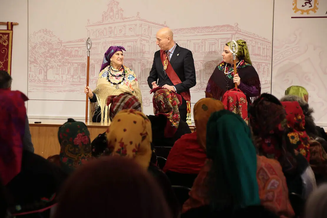 El alcalde de Le&oacute;n, Jos&eacute; Antonio Diez, preside el acto de conmemoraci&oacute;n de Las &Aacute;guedas