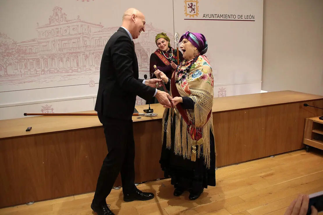 El alcalde de Le&oacute;n, Jos&eacute; Antonio Diez, preside el acto de conmemoraci&oacute;n de Las &Aacute;guedas