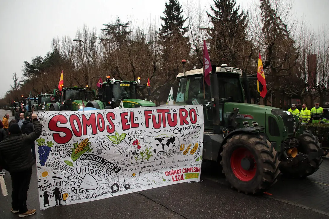 Salida de la columna de tractores organizada por la Uni&oacute;n de Campesinos de Le&oacute;n que parten hacia Madrid para protagonizar una protesta el 11 de febrero