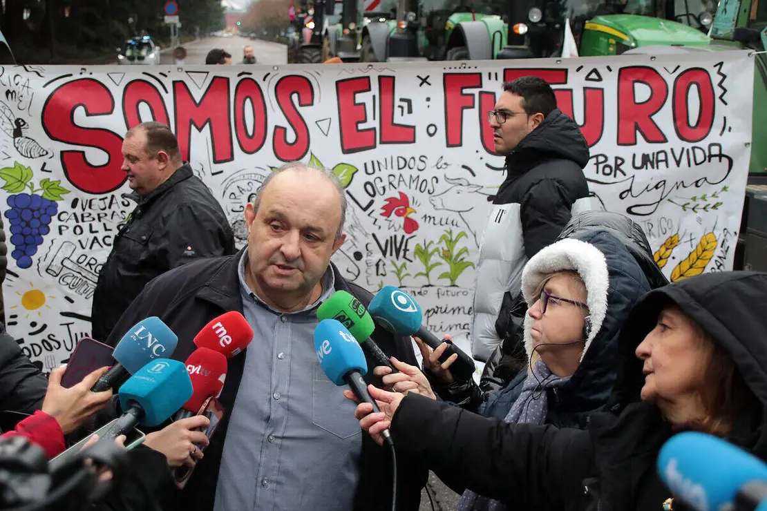 Salida de la columna de tractores organizada por la Uni&oacute;n de Campesinos de Le&oacute;n que parten hacia Madrid para protagonizar una protesta el 11 de febrero