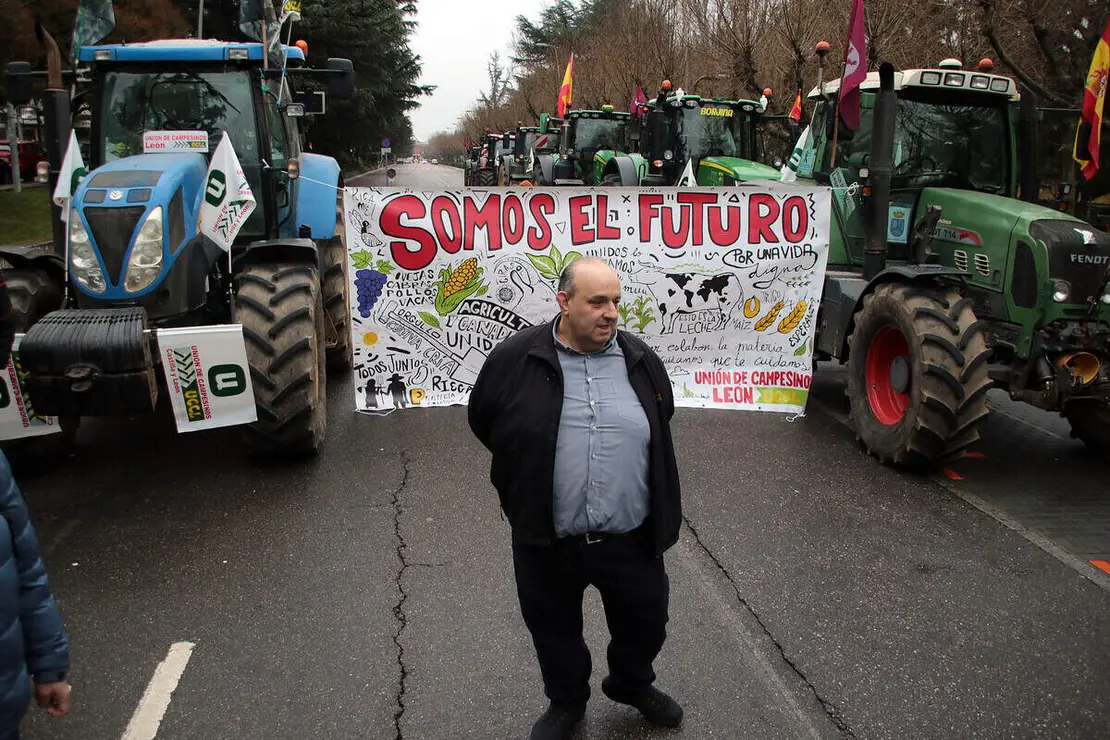 Salida de la columna de tractores organizada por la Uni&oacute;n de Campesinos de Le&oacute;n que parten hacia Madrid para protagonizar una protesta el 11 de febrero