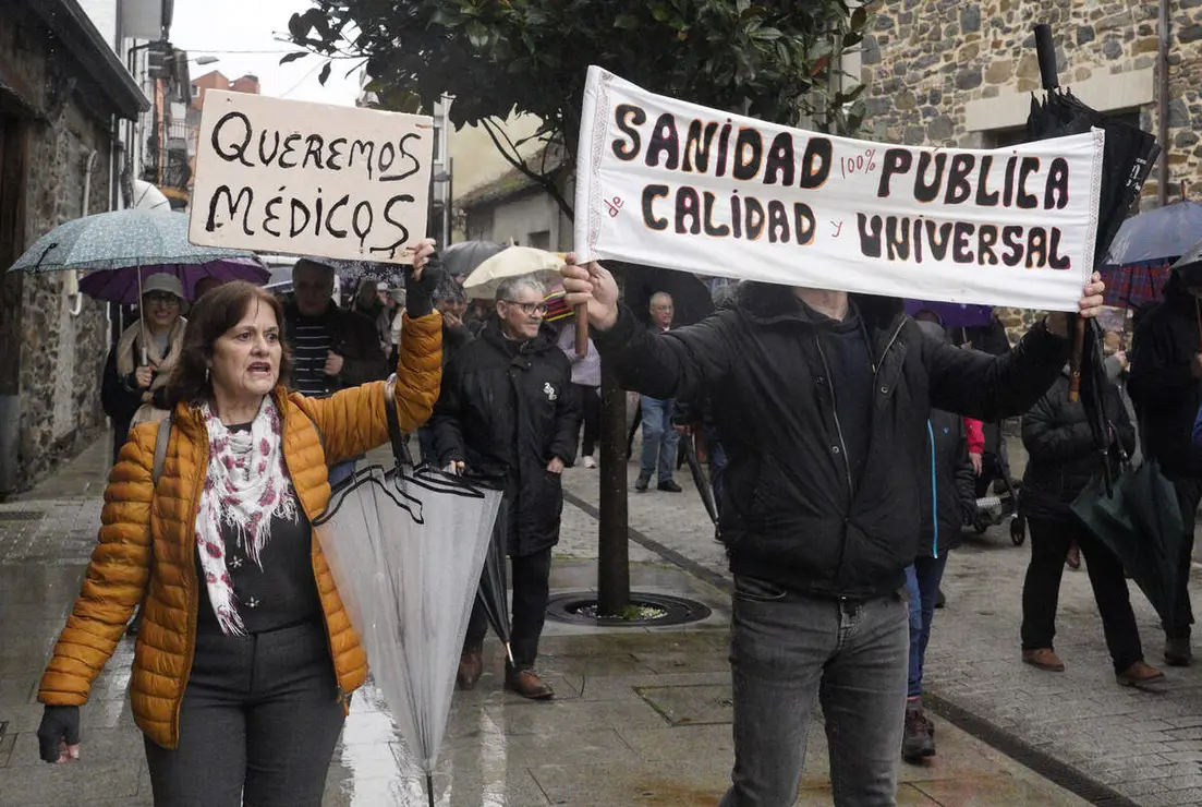 Manifestaci&oacute;n de los ayuntamientos de Toreno, P&aacute;ramo del Sil y Berlanga del Bierzo (Le&oacute;n), para reclamar mejoras sanitarias en el medio rural