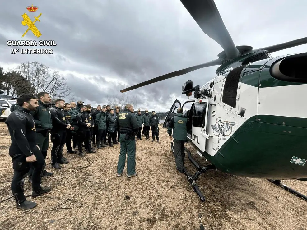 La Guardia Civil concluy&oacute; un nuevo curso de buceador por el que 19 agentes ya est&aacute;n habilitados para prestar servicio en el GEAS (Grupo Especial de Actividades Subacu&aacute;ticas) por todo el territorio nacional. Han finalizado la formaci&oacute;n en el embalse de B&aacute;rcena en Ponferrada (Le&oacute;n), tras realizar diferentes pr&aacute;cticas en C&aacute;diz y Murcia. Fotos: Guardia Civil