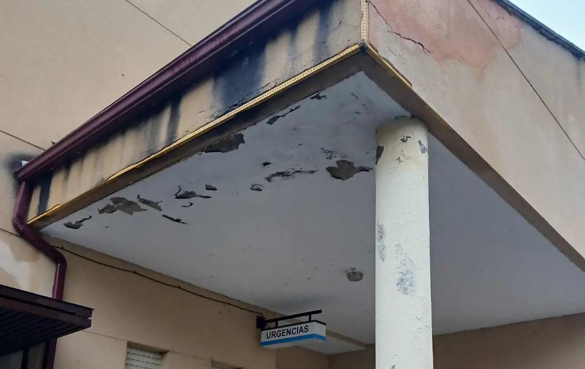 Izquierda Unida en Matallana de Tor&iacute;o ha denunciado el estado de conservaci&oacute;n del Centro de Salud de la localidad, dependiente de la Junta de Castilla y Le&oacute;n, y ha reclamado actuaciones inmediatas para corregir las deficiencias detectadas.