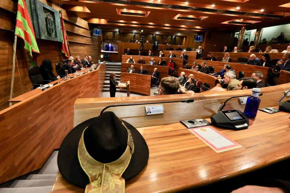 Lectura en el hemiciclo de la JGPA