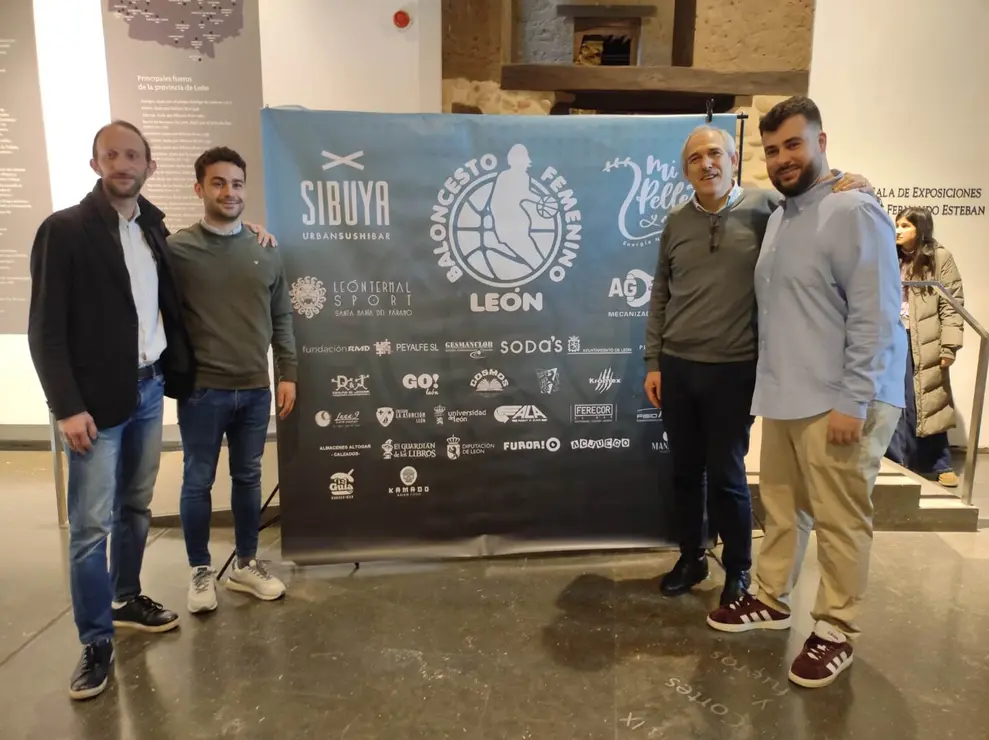 El BF Le&oacute;n ha dado a conocer oficialmente su Campamento de Verano 2026 en un acto que cont&oacute; con la presencia del concejal de Deportes, Vicente Canuria, as&iacute; como representantes del club, patrocinadores y colaboradores. Fotos: M.A. Garc&iacute;a