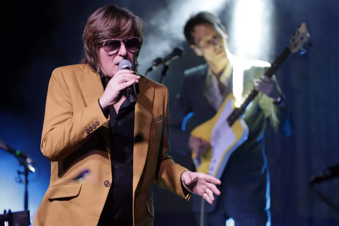 Nacho Vegas, durante su concierto en el Gran Caf&eacute; de Le&oacute;n este viernes. Foto: Juan Luis Garc&iacute;a D&iacute;ez.