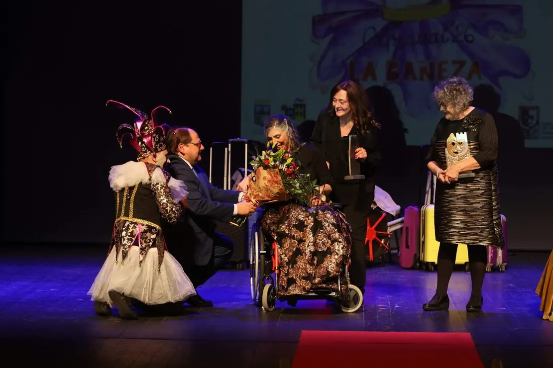 El carnaval ba&ntilde;ezano, Fiesta de Inter&eacute;s Tur&iacute;stico Nacional, reconoce a Ana Gancedo del Barrio como musa de este a&ntilde;o y la fiesta se destaca en las calles. Foto: Ayto. Astorga.