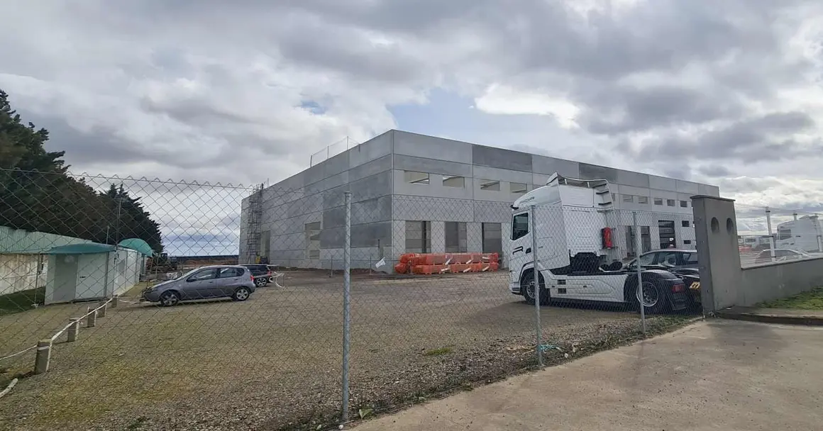 ROR acelera la construcci&oacute;n de su nuevo bloque log&iacute;stico en Ardoncino: 6.600 metros cuadrados para un centro clave en Espa&ntilde;a y Portugal. La nave, con m&aacute;s de 1.200 m&sup2; de &aacute;rea administrativa y estructura prefabricada de alta eficiencia, entra en una fase clave de ejecuci&oacute;n y confirma su finalizaci&oacute;n a lo largo de este a&ntilde;o.