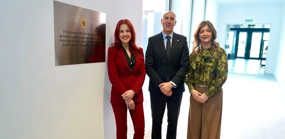 El alcalde de Le&oacute;n, Jos&eacute; Antonio Diez, visita las instalaciones del CEBT (Complejo de Empresas de Base Tecnol&oacute;gica) junto a la astronauta Sara Garc&iacute;a Alonso y la rectora de la Universidad de Le&oacute;n, Nuria Gonz&aacute;lez