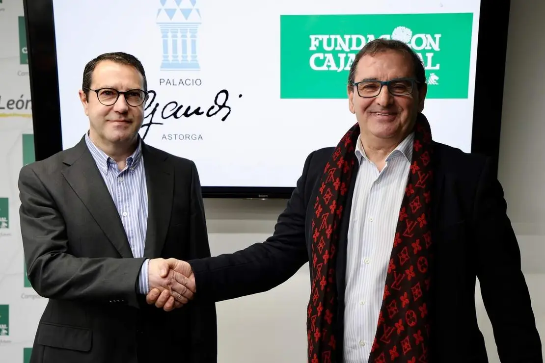 Presentaci&oacute;n del nombramiento de Embajador del Palacio de Gaud&iacute; a la Fundaci&oacute;n Caja Rural, con la asistencia del director del Palacio, V&iacute;ctor Murias, y del director de Comunicaci&oacute;n de la entidad financiera, Narciso Prieto