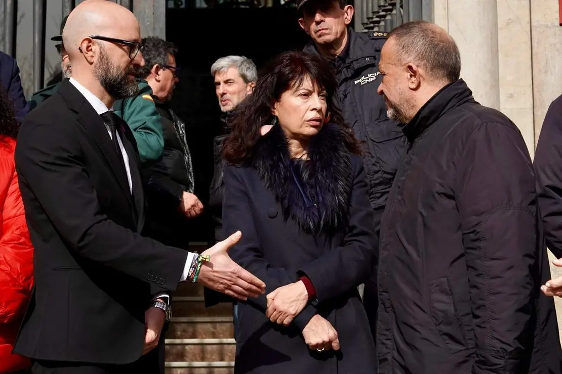 La ministra de Igualdad, Ana Redondo, asiste al minuto de silencio en repulsa por los &uacute;ltimos asesinatos machistas