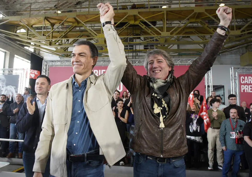 El presidente del Gobierno, Pedro S&aacute;nchez, y el candidato Partido Socialista a la Presidencia de la Junta de Castilla y Le&oacute;n, Carlos Mart&iacute;nez, intervienen en un acto p&uacute;blico del partido junto a la candidata por Le&oacute;n, Nuria Rubio, y el secretario provincial del PSOE, Javier Alfonso Cend&oacute;n