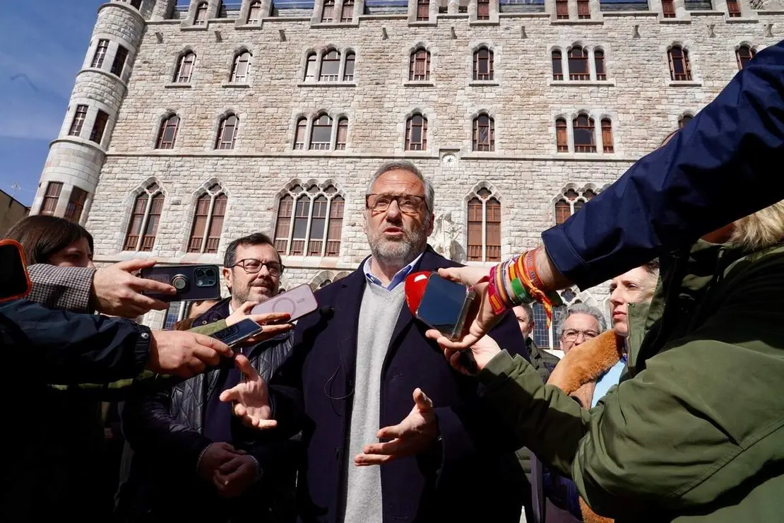 El portavoz nacional de Vox, Jos&eacute; Antonio F&uacute;ster, y el candidato a la Presidencia de la Junta de Castilla y Le&oacute;n, Carlos Poll&aacute;n, atienen a los medios tras reunirse con la Asociaci&oacute;n de Amigos del Patrimonio Cultural de Le&oacute;n, Promonumenta
