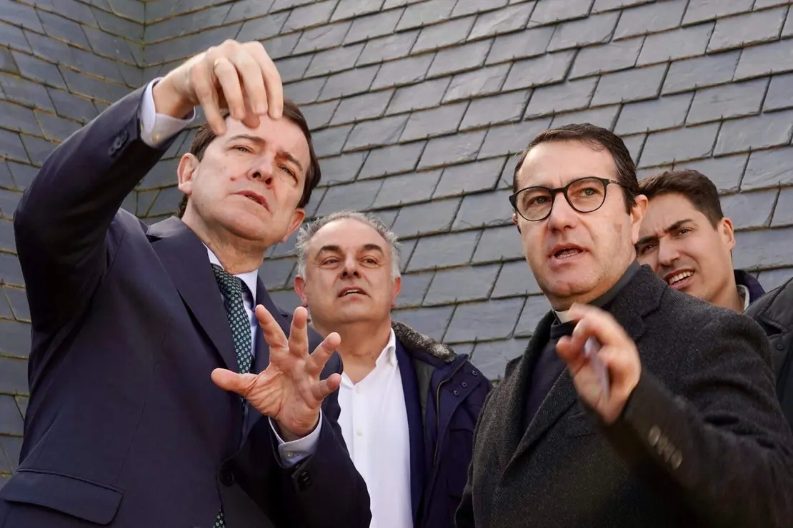 Alfonso Fern&aacute;ndez Ma&ntilde;ueco durante su presencia en la localidad leonesa de Astorga, donde aprovech&oacute; la ocasi&oacute;n para visitar el Palacio Episcopal, &ldquo;una de las pocas cosas hechas fuera de Catalu&ntilde;a por Antonio Gaud&iacute;&rdquo;, adem&aacute;s en el a&ntilde;o que se conmemora el centenario de su muerte. Foto: Campillo