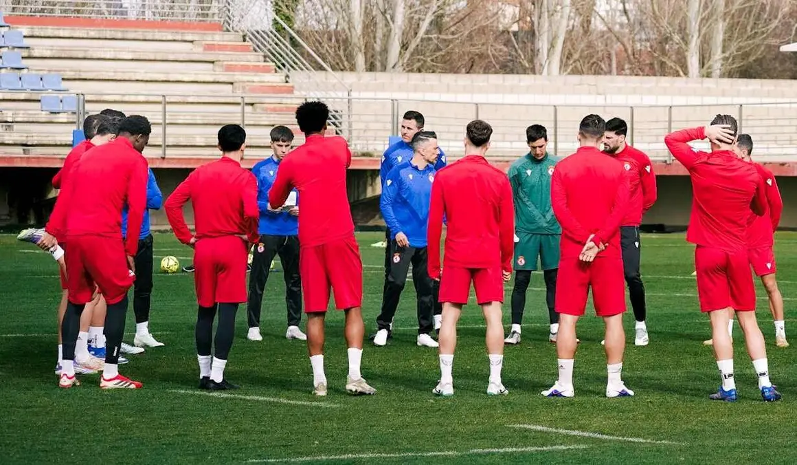 El nuevo entrenador de la Cultural y Deportiva Leonesa toma el mando de una Cultural en apuros con quince jornadas por delante y un calendario que exige reacci&oacute;n inmediata.