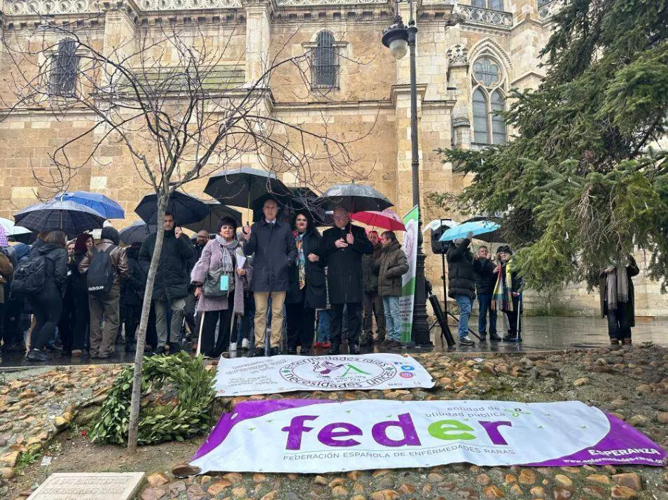 Este viernes se ha conmemorado en Le&oacute;n el D&iacute;a de las Enfermedades Raras con un acto en la plaza de Puerta Obispo organizado por&nbsp;Aderle con presencia del alcalde de Le&oacute;n. Fotos: Ayto. Le&oacute;n