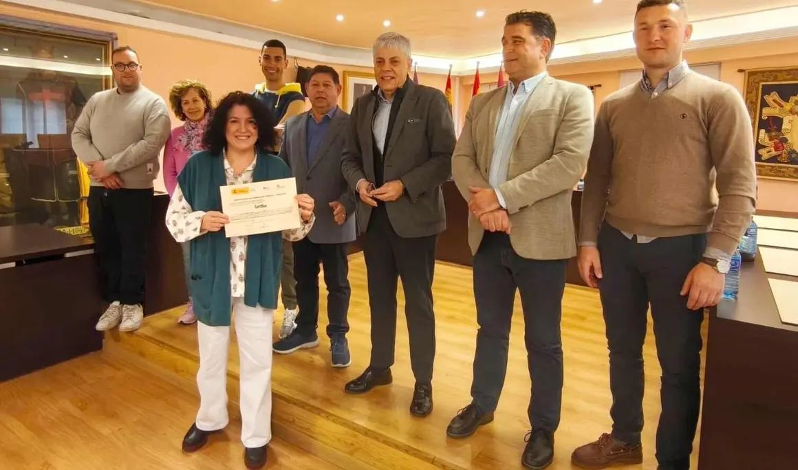El delegado territorial de la Junta en Le&oacute;n ha participado en la clausura del programa mixto &lsquo;Coyanza Integra XI&rsquo;, desarrollado por el Ayuntamiento de Valencia de Don Juan, donde ocho alumnos han recibido sus diplomas tras completar su formaci&oacute;n en jardiner&iacute;a, horticultura y fruticultura.