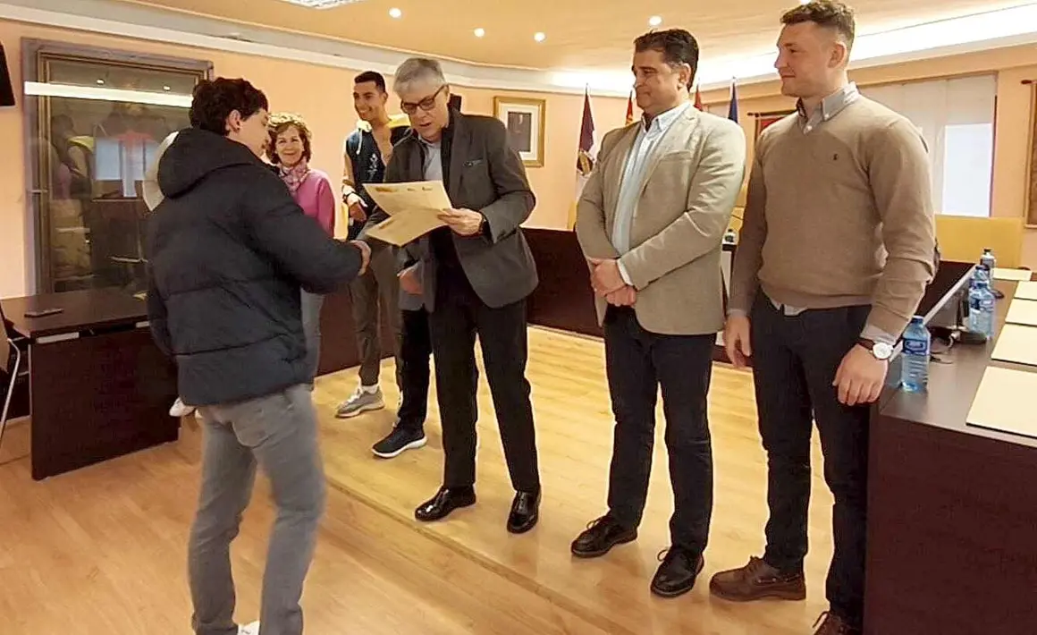 Entrega diplomas curso VDJ IV