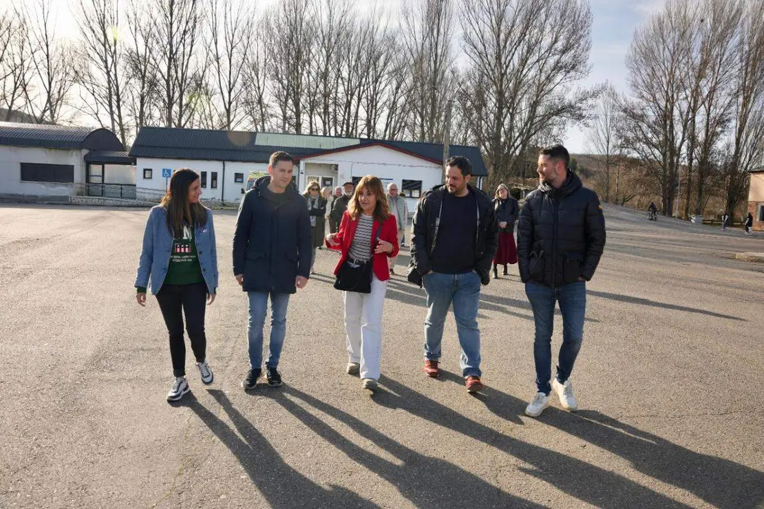 Nuria Rubio&nbsp;se compromete en Soto y Am&iacute;o a liberar a los ayuntamientos de los costes escolares y a garantizar residencias p&uacute;blicas en el mundo rural. Fotos: PSOE