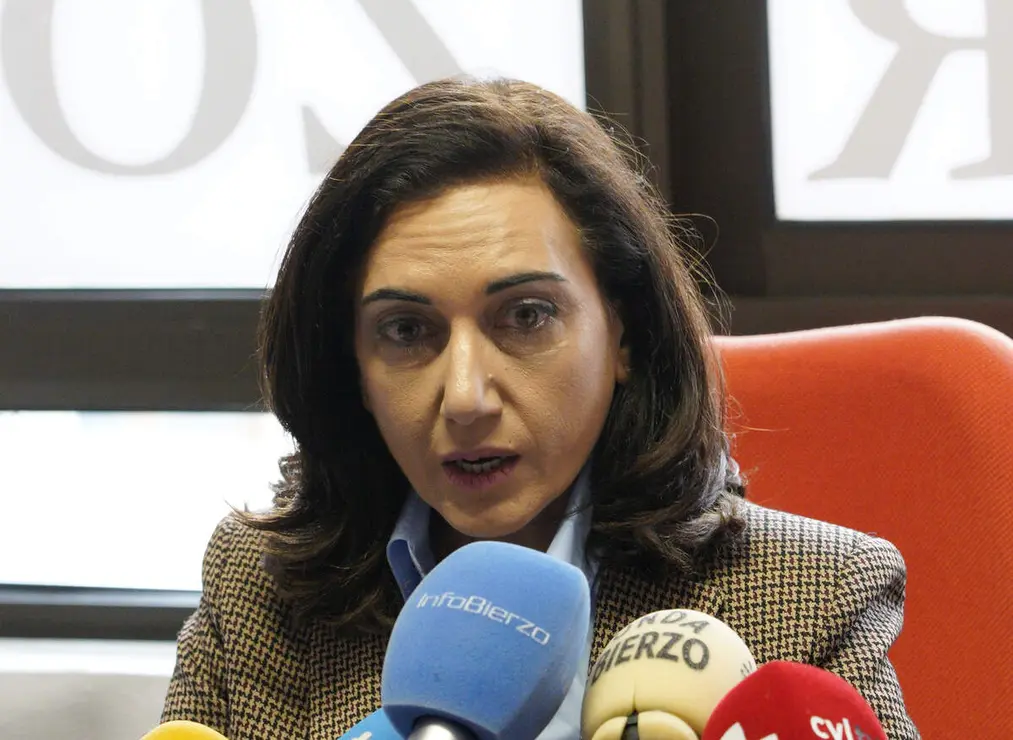 La candidata de la Uni&oacute;n del Pueblo Leon&eacute;s a la presidencia de la Junta, Alicia Gallego, durante la presentaci&oacute;n del programa electoral en Ponferrada